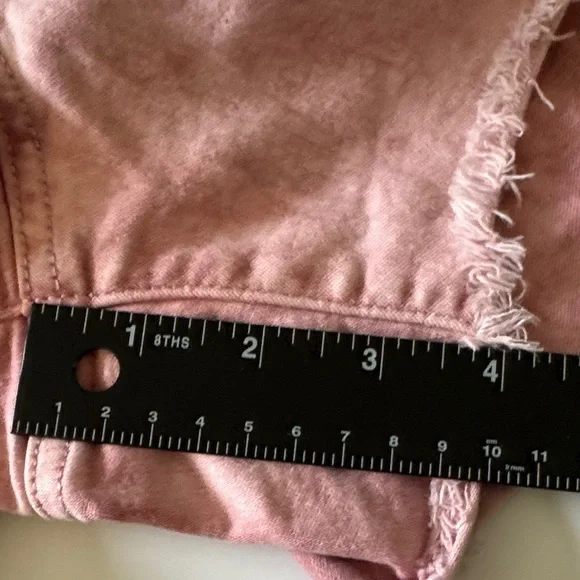 Universal Thread Acid Wash Pink Denim High Rise Midi Shorts Size 14 - Picture 4 of 8